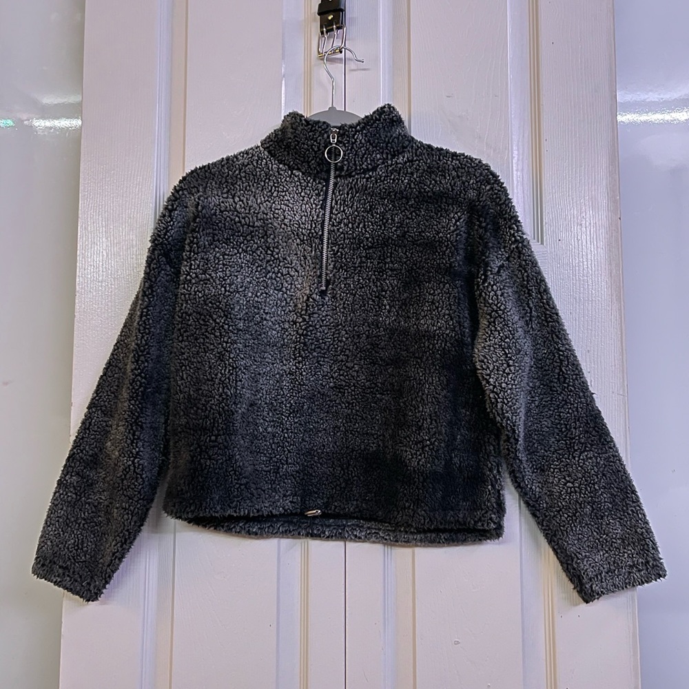 Black-white Sherpa quarter zip up